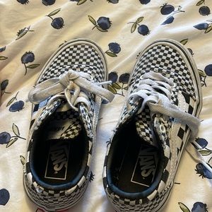 Toddler 11 vans with white laces. EUC. Checkerboard print.